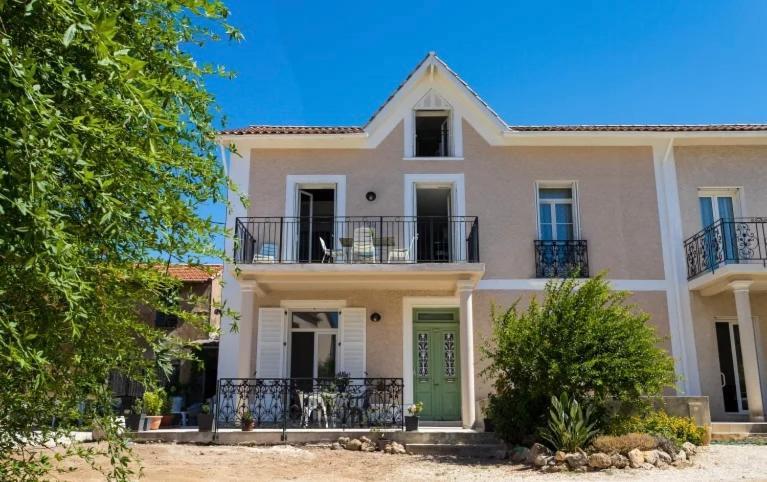 Remarquable T3 Proche Plages Carqueiranne Exterior photo